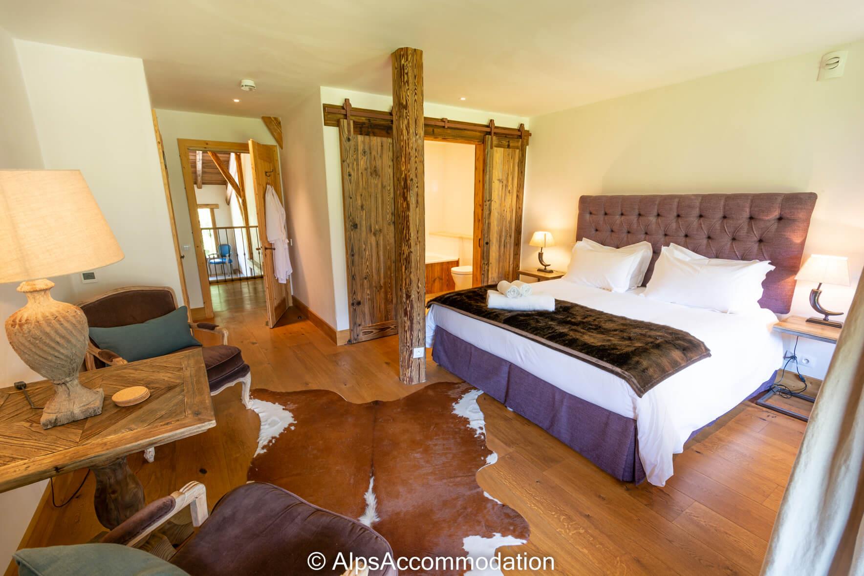 Ferme St Christophe Samoëns - A wonderful ensuite bedroom with balcony and views over the gardens