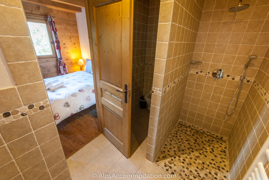 La Grange Samoëns - Salle de bain attenante avec grande douche à l'italienne
