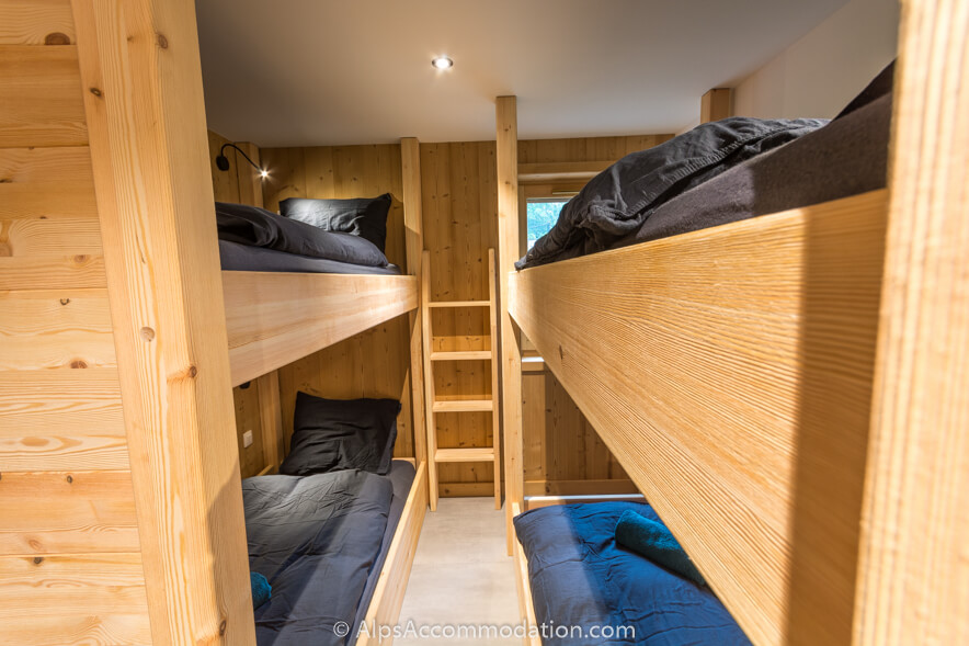 Chalet Sarbelo Samoëns - Chambre quadruple avec 2 ensembles de lits superposés doubles