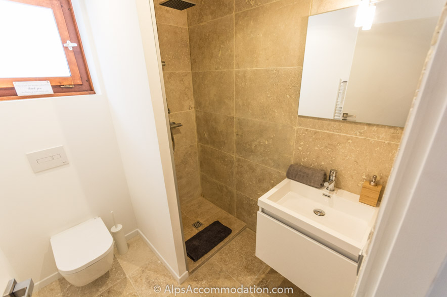 Chalet Falconnières Samoëns - Une grande douche à l'italienne dans la salle de bain familiale