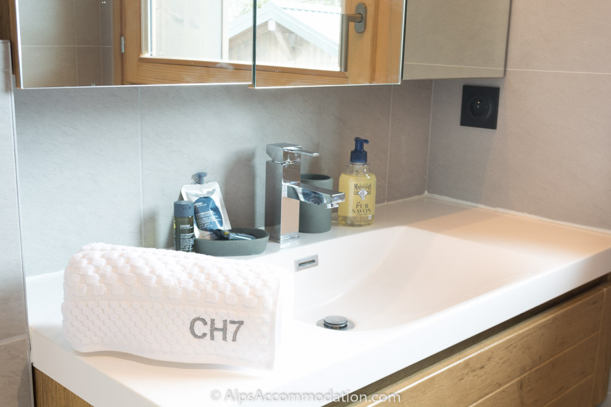 Appartement CH7 Morillon - Des serviettes et des articles de toilette de luxe sont fournis