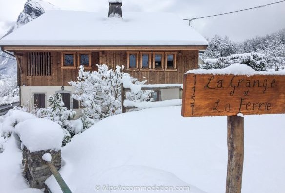 La Grange Samoëns - La Grange à La Ferme sous un beau manteau de neige