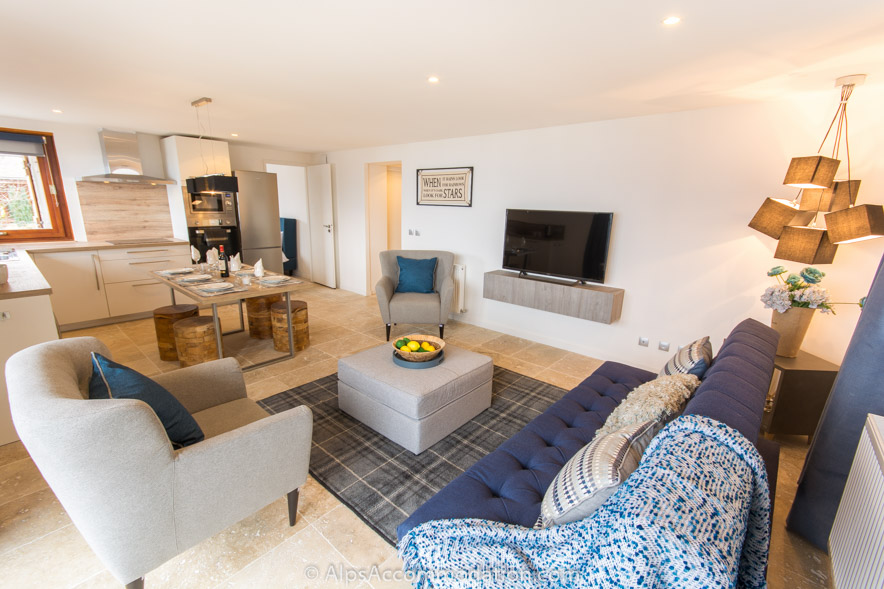 Appartement Falconnières Samoëns - Fabuleux séjour avec canapé et grande TV