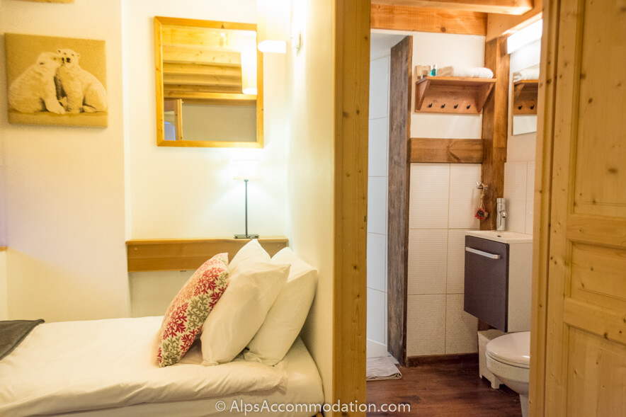 Le Mazot Samoëns - Chambre twin joliment décorée avec salle de bain ensuite