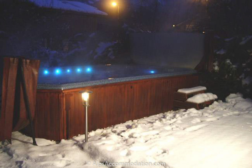Chalet Moccand Samoëns - Spa de nage dans la neige idéal pour les grands groupes