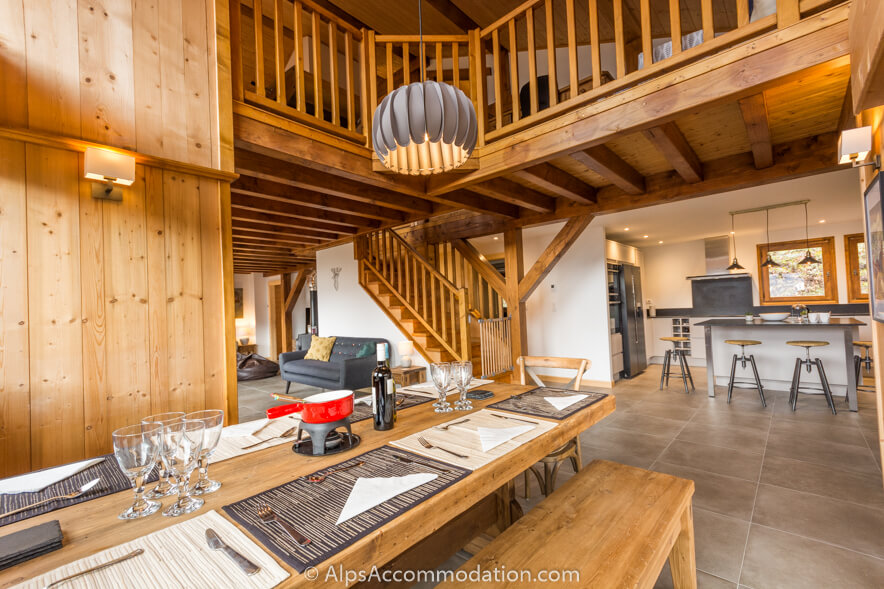 Chalet Marguerite Samoëns - Un plafond double hauteur et d'immenses fenêtres offrant de superbes vues