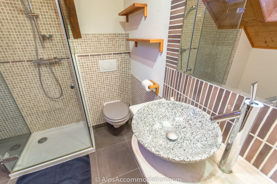 La Maison Blanche Samoëns - Salle de bain attenante de la chambre familiale