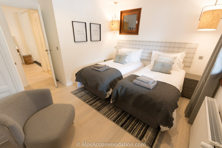 Chalet Falconnières Samoëns - Chambre confortable dotée de lits jumeaux pouvant être rapprochés pour créer un lit super king