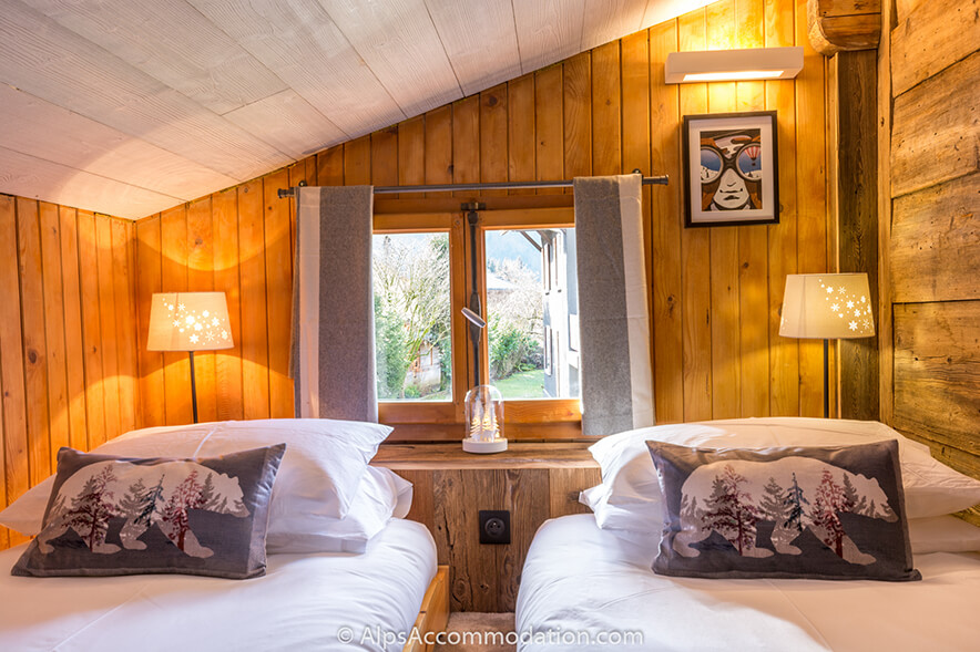 La Cabine Samoëns - La confortable chambre twin avec grand placard et belle vue sur la montagne