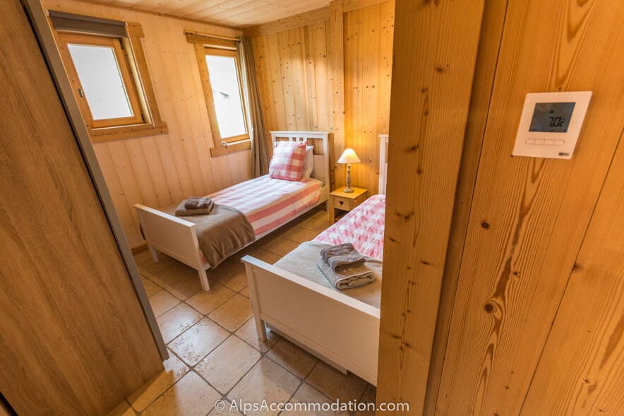 Appartement Bois de Lune 2 Samoëns - La chambre twin a une salle de bain familiale attenante