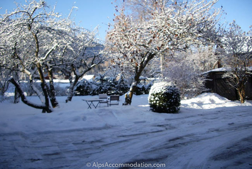 Chalet Moccand Samoëns - Grand jardin pour faire des bonhommes de neige