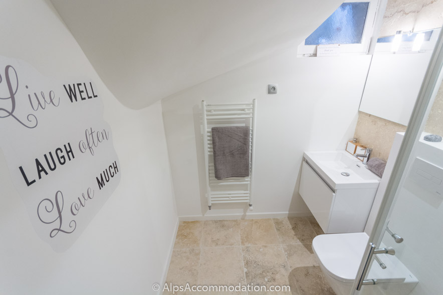Appartement Falconnières Samoëns - Une salle de bain familiale de bonne taille avec douche