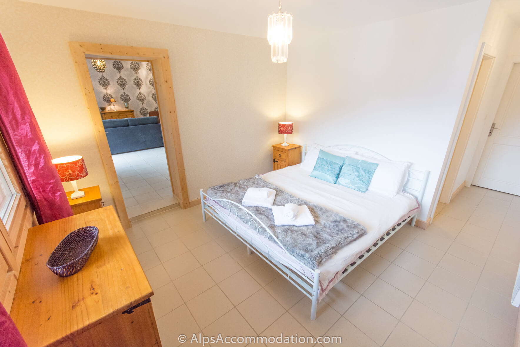 Chalet Falcon Samoëns - L'appartement du rez-de-chaussée offre une chambre supplémentaire avec salle de bains