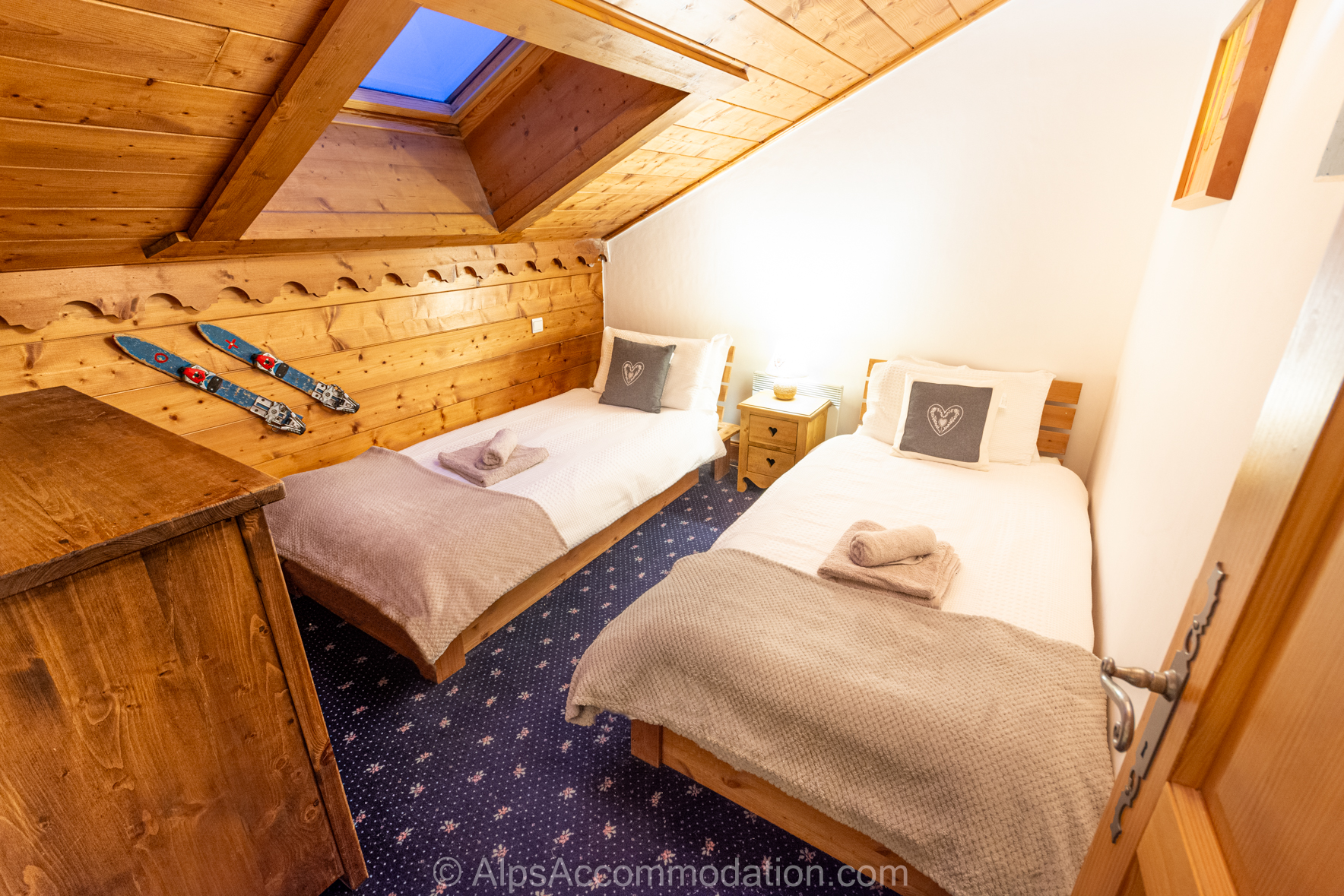 Chalet Alpage Morillon 1100 - Chambre twin spacieuse avec deux lits simples confortables