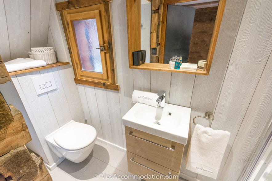 La Cabine Samoëns - La salle de bain familiale avec grande douche