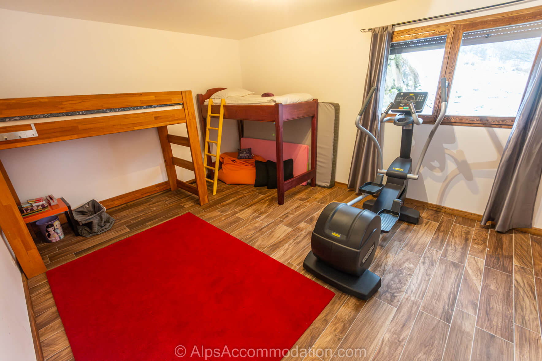 Chalet Sole Mio Morillon - Une pièce modulable qui peut être combinée avec la chambre lits jumeaux adjacente pour créer une immense pièce idéale pour un studio de yoga ou un espace fitness