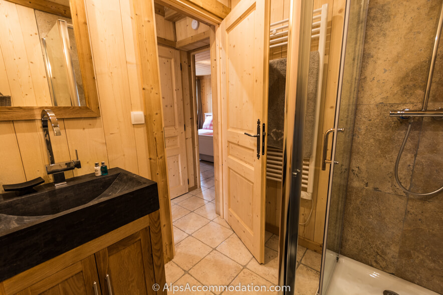 Appartement Bois de Lune 2 Samoëns - La salle de bain familiale avec grande douche