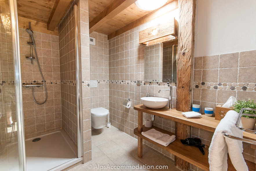 La Grange Samoëns - Salle de bain familiale avec grande douche