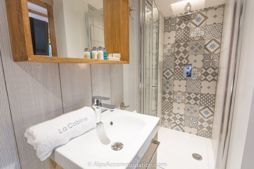 La Cabine Samoëns - Une grande douche et des articles de toilette Molton Brown vous attendent dans la salle de bain